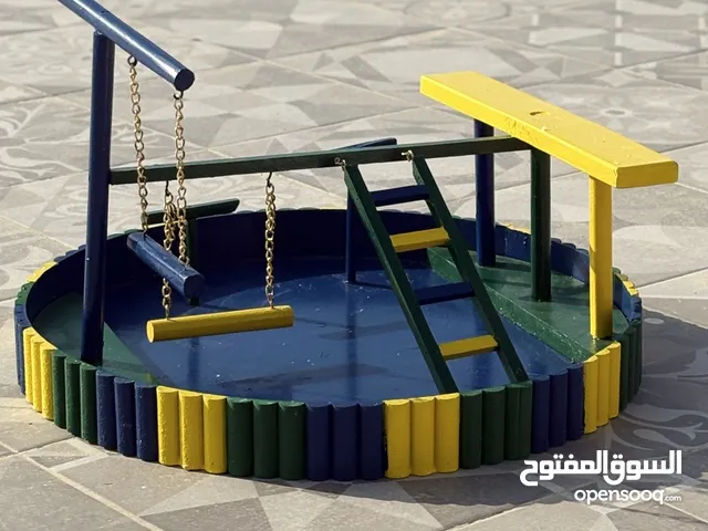 ستاند مع ألعاب للبغاء مصنوع يدوي