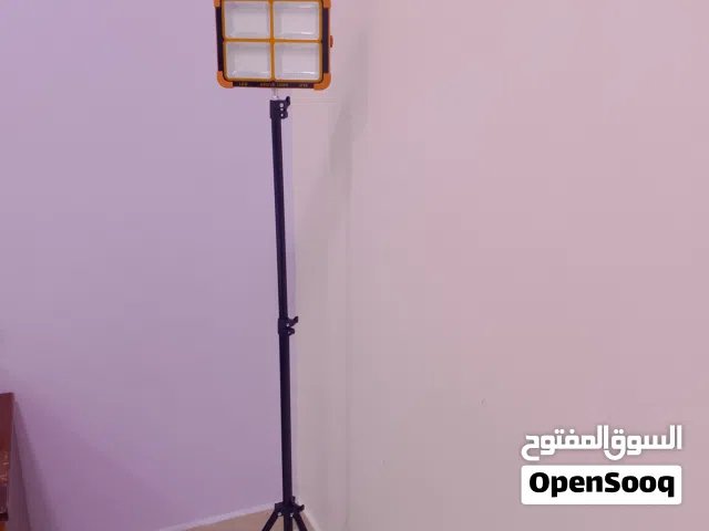 كشاف بالشحن وبالطاقه الشمسيه