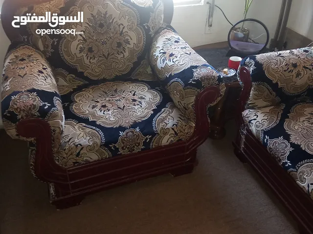 كنب من النوع التقيل