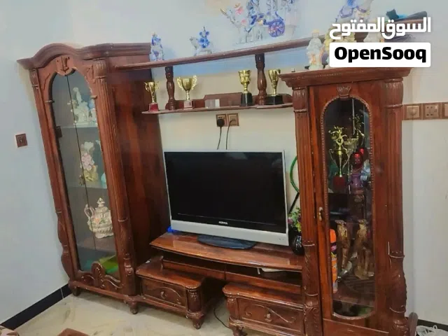 معرض ديوان خشبي مستعمل نظيف