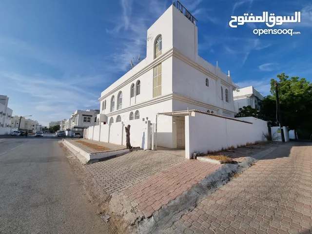 3 BR Villa for Rent – Close to Al Khuwair Commercial Area