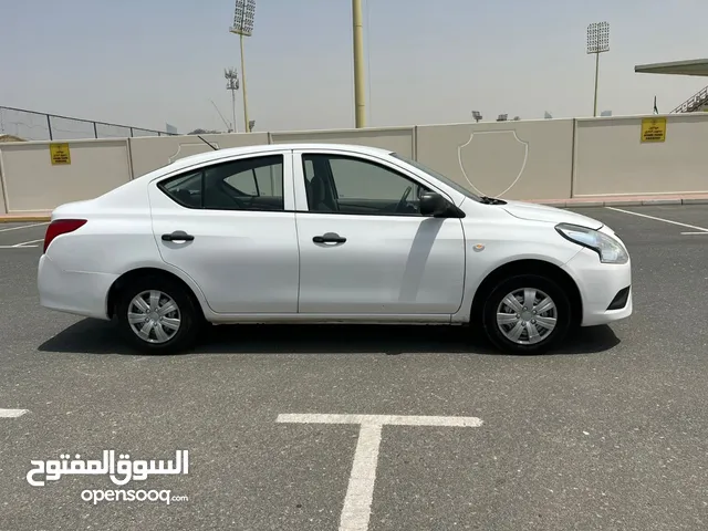 نيسان صني 2018 للبيع في الرياض اللون أبيض لوحة رقم د د ق 5659