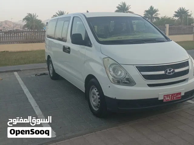 2011 هيونداي H1 GL