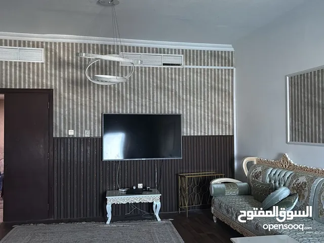 فرصة ذهبية في أبراج الخور – لا تفوّت العرض! شقة رائعة 3 غرف نوم + مجلس واسع + غرفة خادمة + غرفة غسي