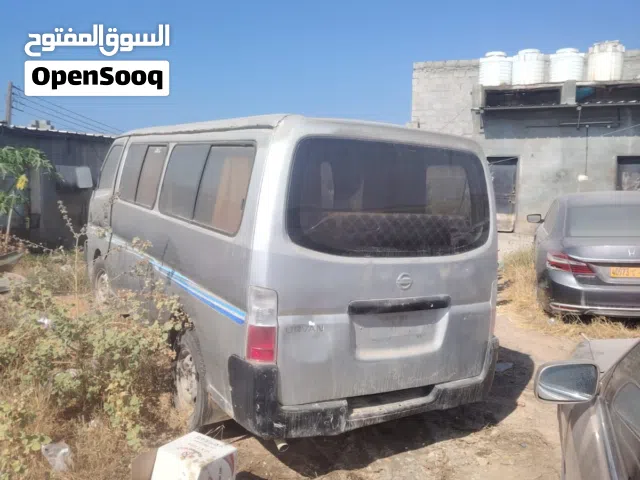 2004 Nissan Urvan