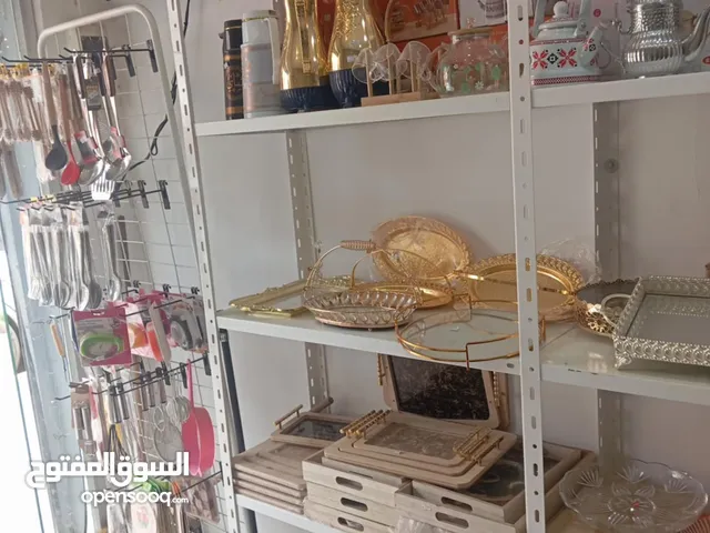 بضاعة محل مواد منزلية للبيع كاملة