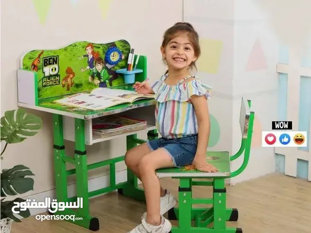 مكتب أطفال عملي ومميز مع كرسي ومقلمة