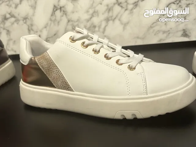 White Sport Shoes in Amman