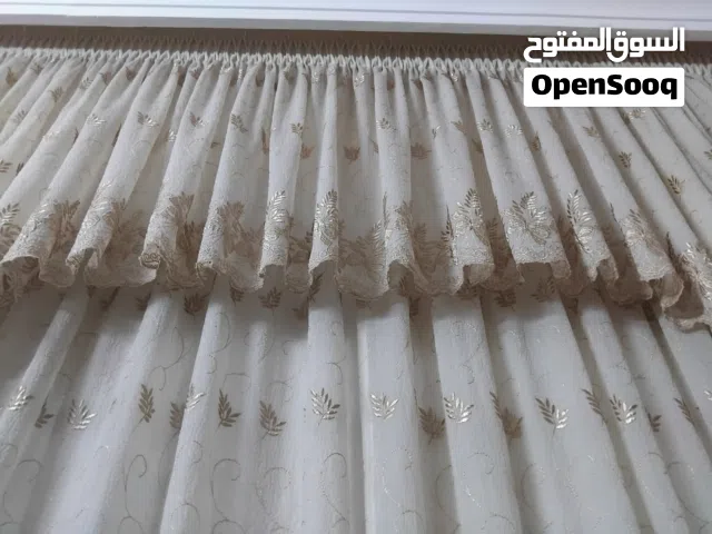 برادي للبيع وثرية غرفة جلوس بحالة ممتازة