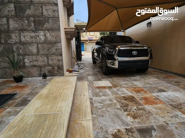 فيلا سكنية تجارية للبيع في حي قطر شارع الضمان