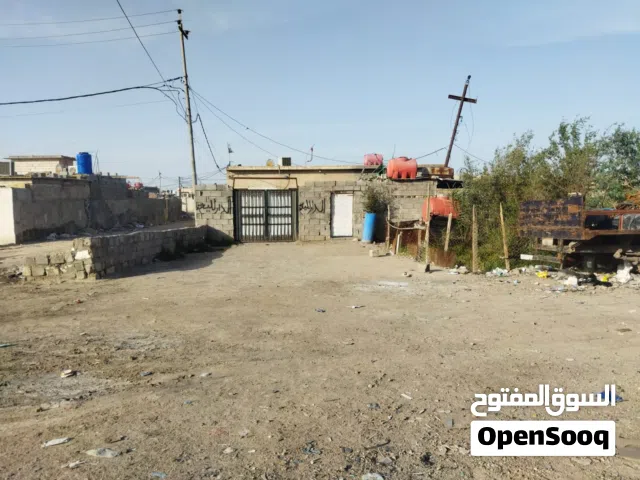 بيت تجاوز عل شارع تبليط ركن  مساحه 500. سقف صب كونكريت بيت مرتب. اربع غرف صاله  سراميك عارضينه 25