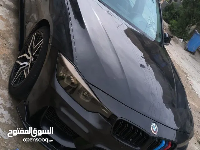 Bmw 328 للبيع او لمراوس سياره مصبوغه كلير خارج لعراق حادث جاملغ امامي فقط بدون قطره معجون