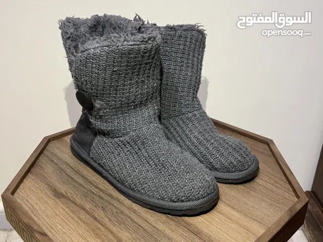 Cozy Knit Winter Boots – Size 38 Ultra Warm & Comfortable - Used in Good Condition