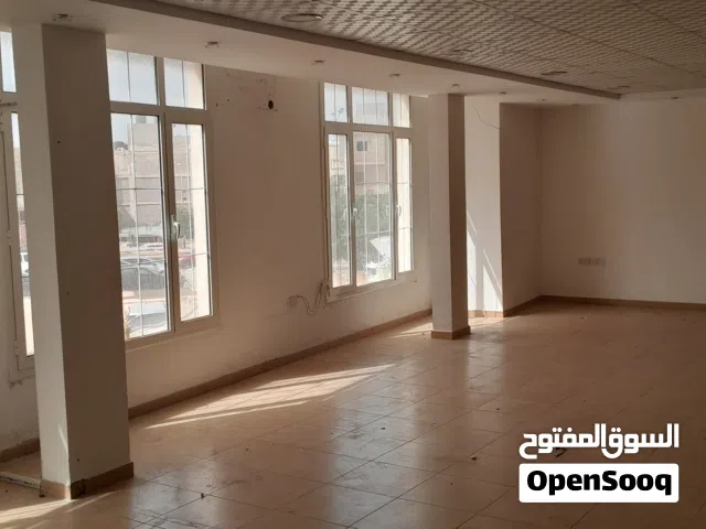 معرض للايجار في شارع فنيسيا