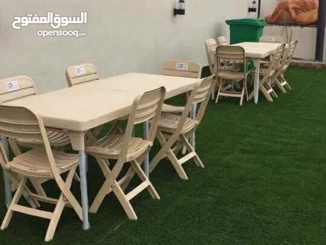 طاولة العزايم والرحلات ضم 6 رجلين
