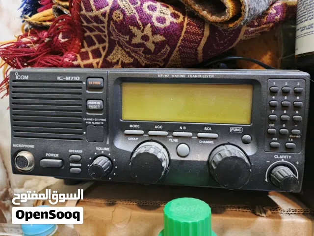 جهاز اتصال بحري بعيد المدى Icom IC-M710 مع مزود طاقة PS-60