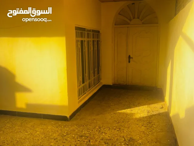 150 m2 Studio Townhouse for Rent in Basra Khaleej