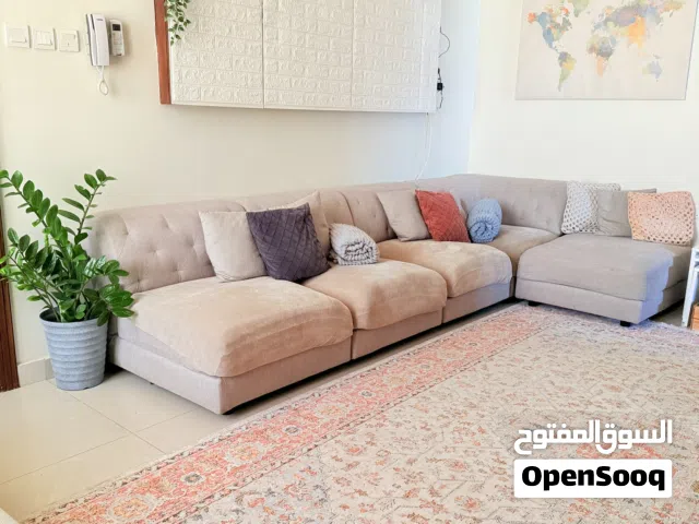 للبيع طقم جلوس 7 قطع بحالة جيدة وسعر مميز