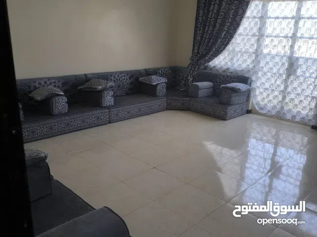 للبيع شقة مفروشة بالمعلا بجانب البريد