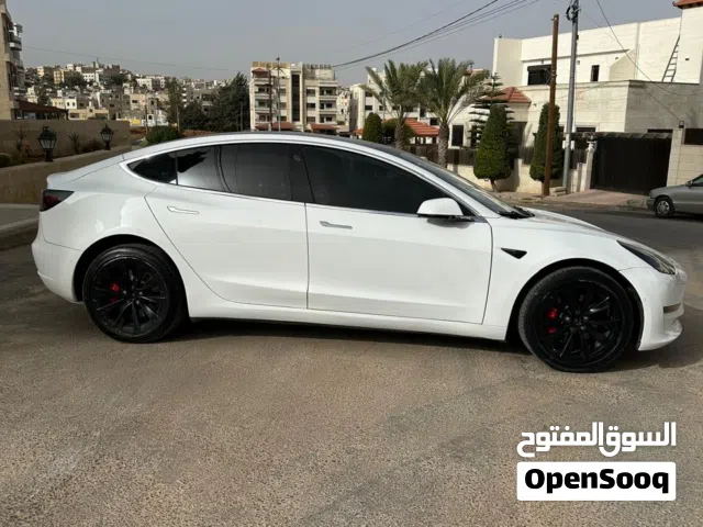 2020 تيسلا موديل 3 Performance