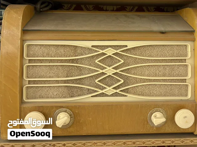انتيك راديوهات وتلفونات وساعات