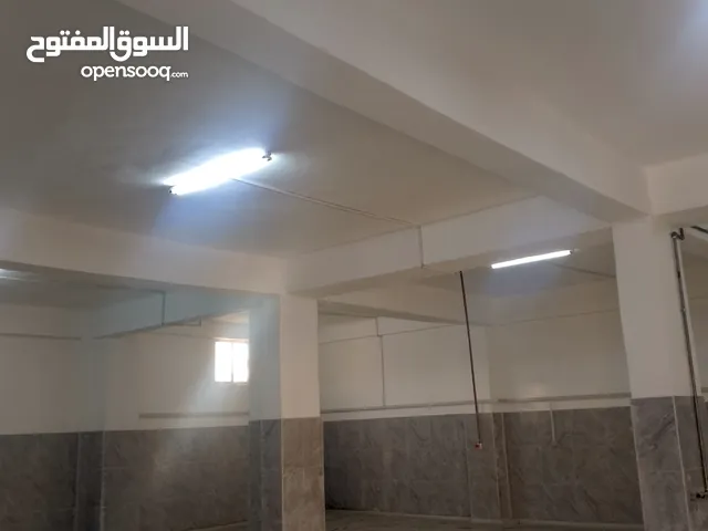 مخازن صناعات خفيفة عدد2 بالإضافة إلى  غرف خدمات عدد2