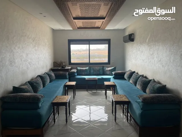 Salon Marocain (coin+5 tables+matelas+2 Tlamet)