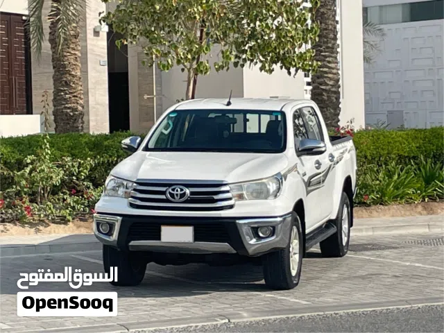 TOYOTA HILLUX 4X4 Automatic Model 2016