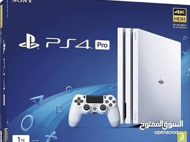 جهازين بلايستيشن 4 مهكرات مع معداتهم