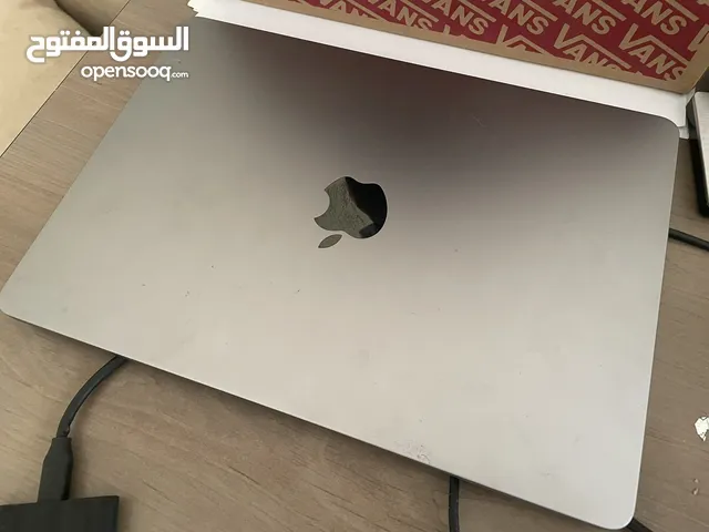 ماك بوك اير 2022 m2 حالة ممتازة