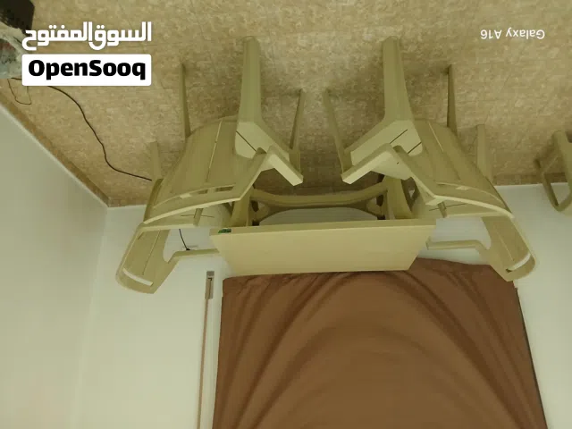 كرسي 4 عدد طاوله ولا كسر