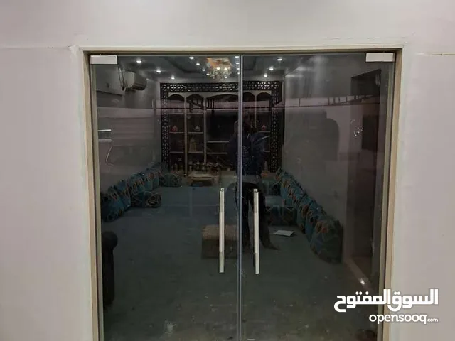 فني زجاج سكريت ومرايا. خدمة جميع مناطق الكويت