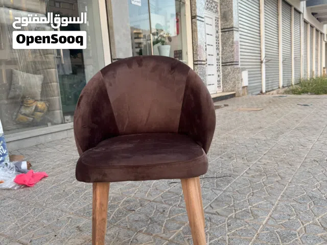 الألولن المتوفرة:  الأحمر  الرمادي  التركوا  الغوز  المارون  الباج مغلوق