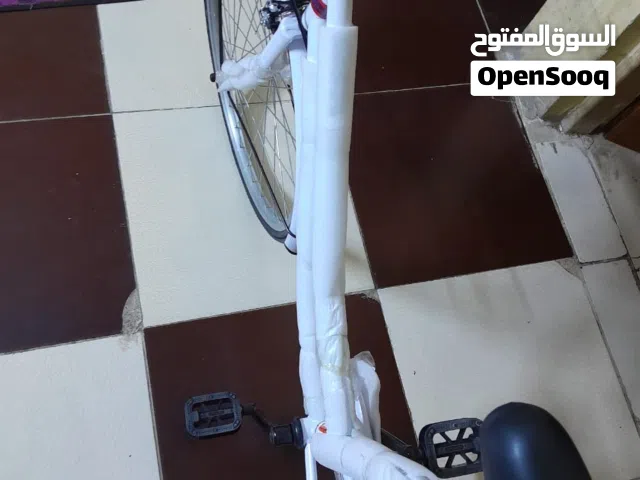 السلام عليكم بايسكل سياحي للبيع بايسكل لونه أبيض بعده بجيسه مكاني البصره القبله حي الجامعه