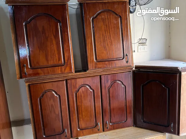 خزاين مطبخ تعليق وكاله مبطن من الداخل خشب بلوط مستعمل سنه فقط