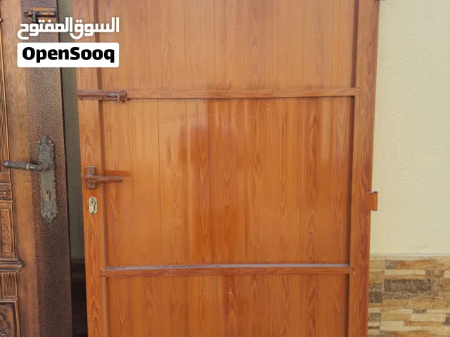 للبيع باب الومنيوم