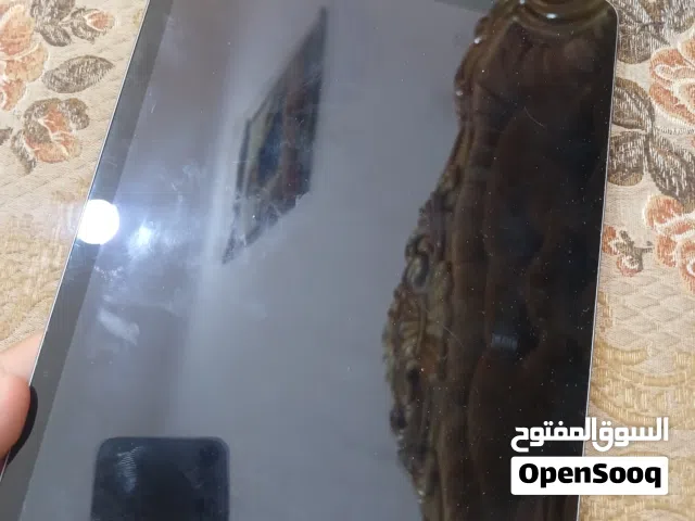 ايباد 9 للبيع كارتون وياه جديد استعمال قليل الله شاهد لا صرفيه شحن ولا شي
