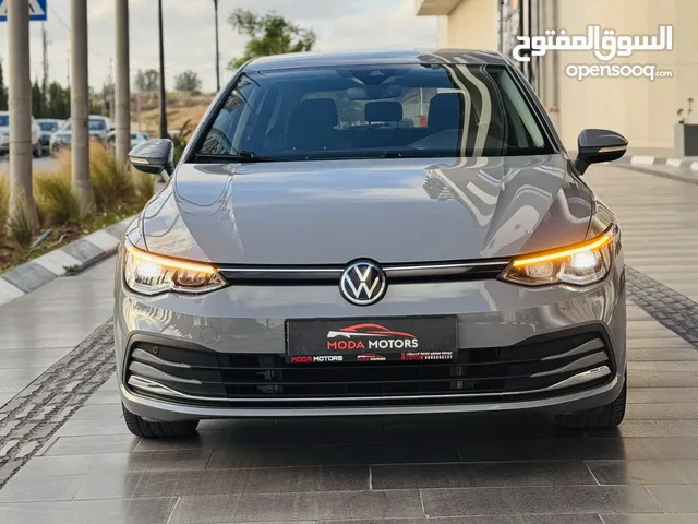 فولكس فاجن جولف 2021 باللون المميز والسعر المميز