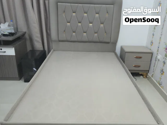 طقم غرفة نوم أنيق - حالة ممتازة Complete Modern Bedroom Set - Excellent Condition