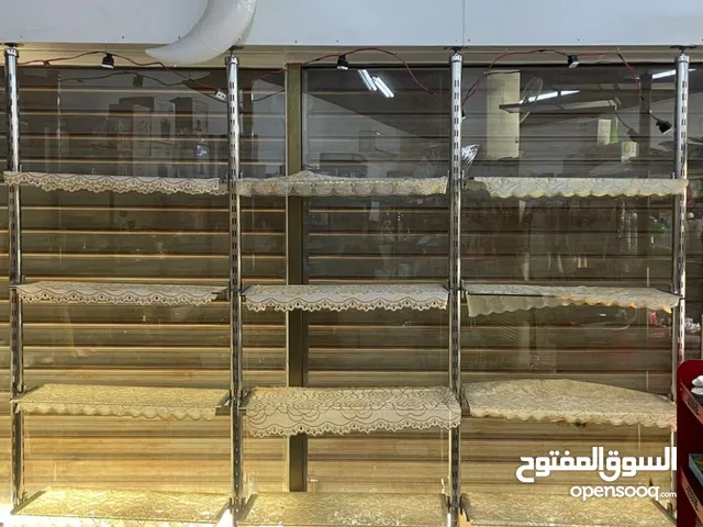 واجهة محل زجاج