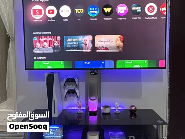 طاوله تلفزيون مع الحامل الخاص بها