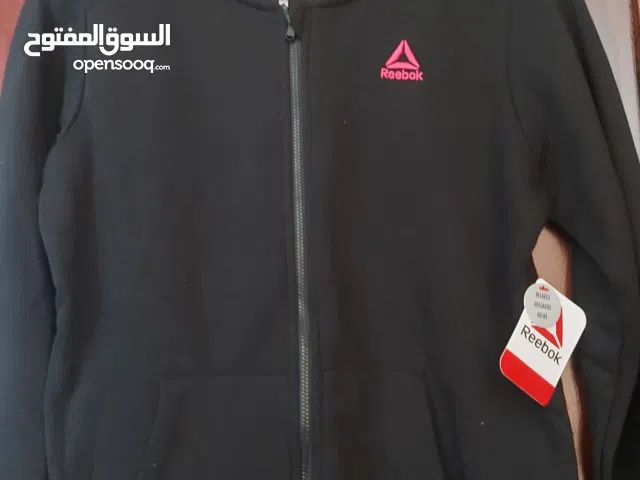 جاكيت هودي ماركة Reebok ستاتي جديد.صنع كمبوديا قياس ميديةم/لارج لون اسود