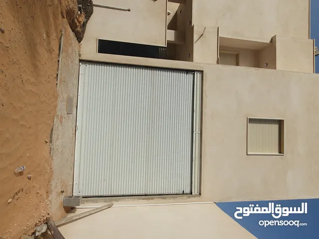 مخزن للايجار  في الخمسة شوارع