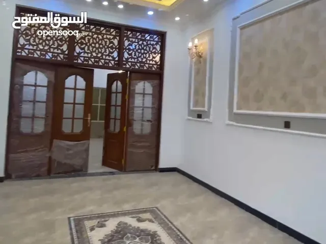 200 m2 More than 6 bedrooms Townhouse for Sale in Basra Tannumah