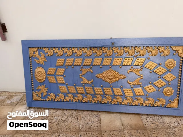 باب خارجي حديد ثقيل