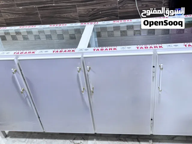 ميز زجاج ابيض المنيوم