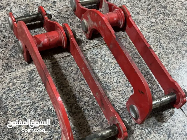 عندي شاكلتين رفع خلفية تركب على نيسان إكستيرا (وأغلب سيارات تركب عليها).