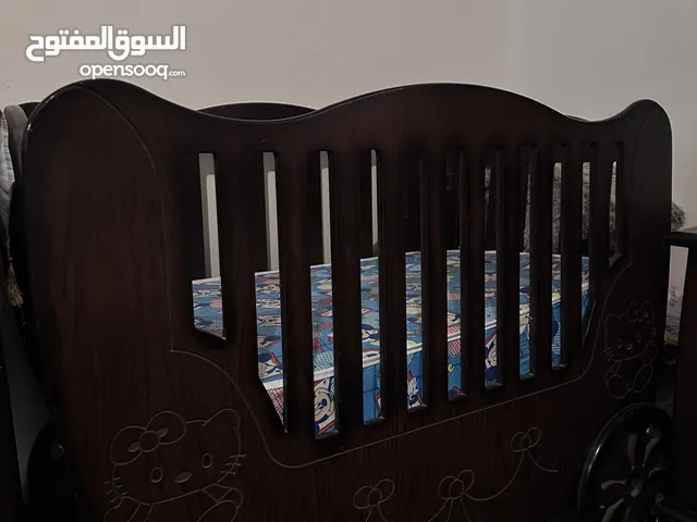 تخت طفل تفصيل للبيع