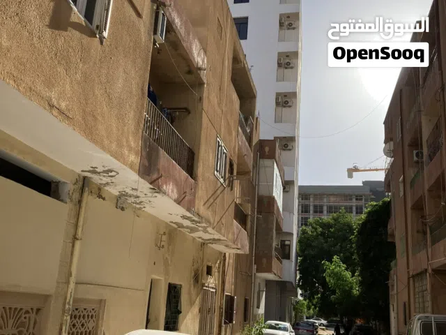 عرض عليها عقار