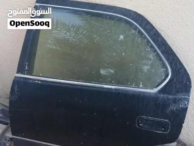 باب خلفي يسار كامل مع الجامة والمكينة والمقابض للكزس LS400